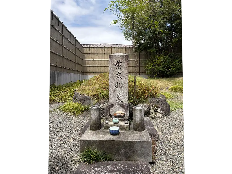 紫式部の墓