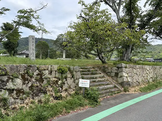 恭仁京の大極殿跡_入口