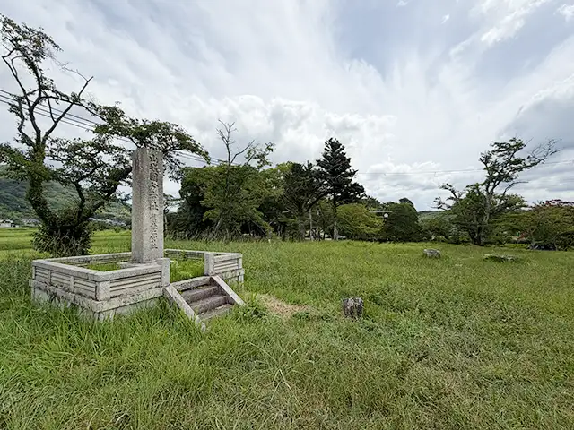 恭仁京の大極殿跡_01